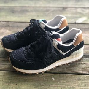 New Balance black and gold sz 6